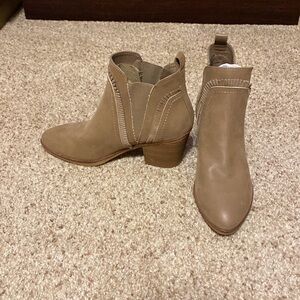 2/$18 MIA NWOT tan cowgirl ankle boots with fringe size 7.5